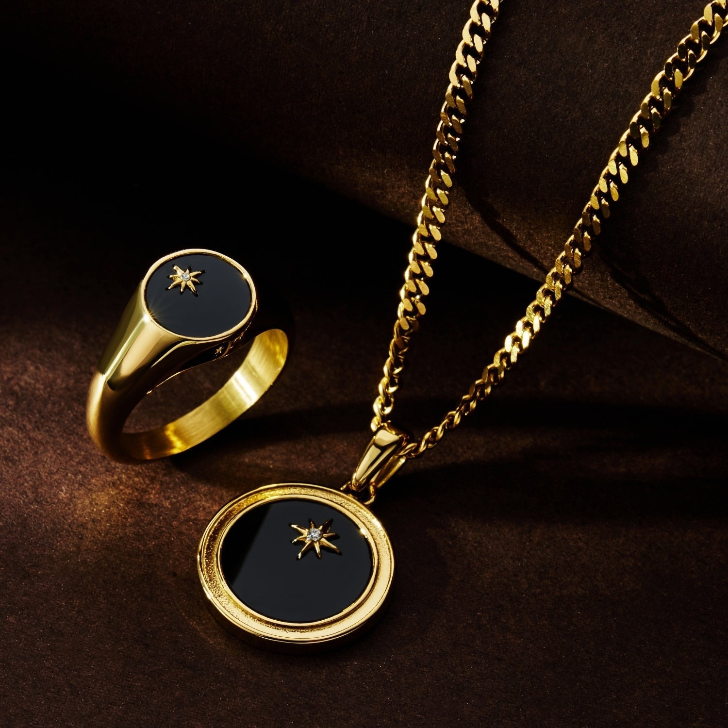 Onyx North Star Signet Ring (Gold)