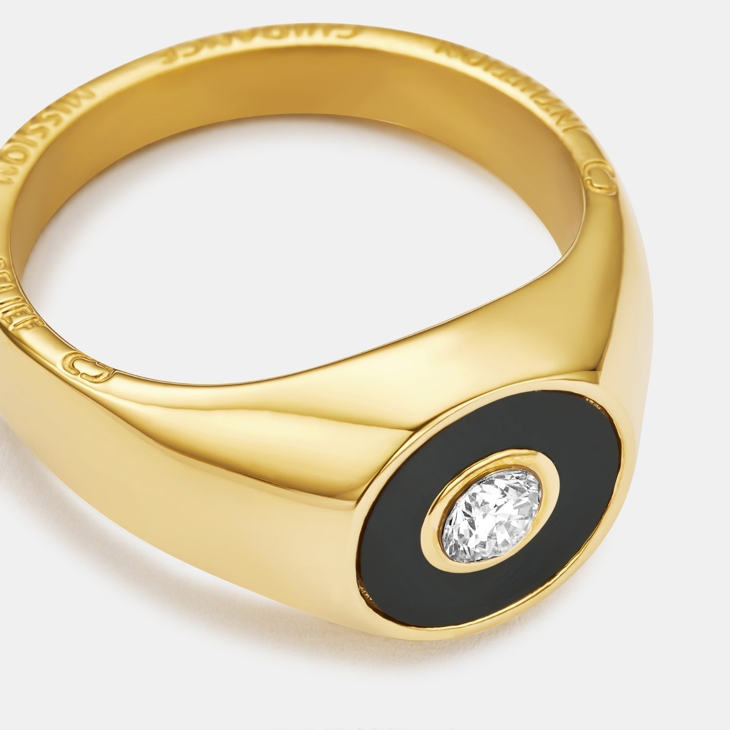 Onyx Round Gem Signet Ring (Gold)