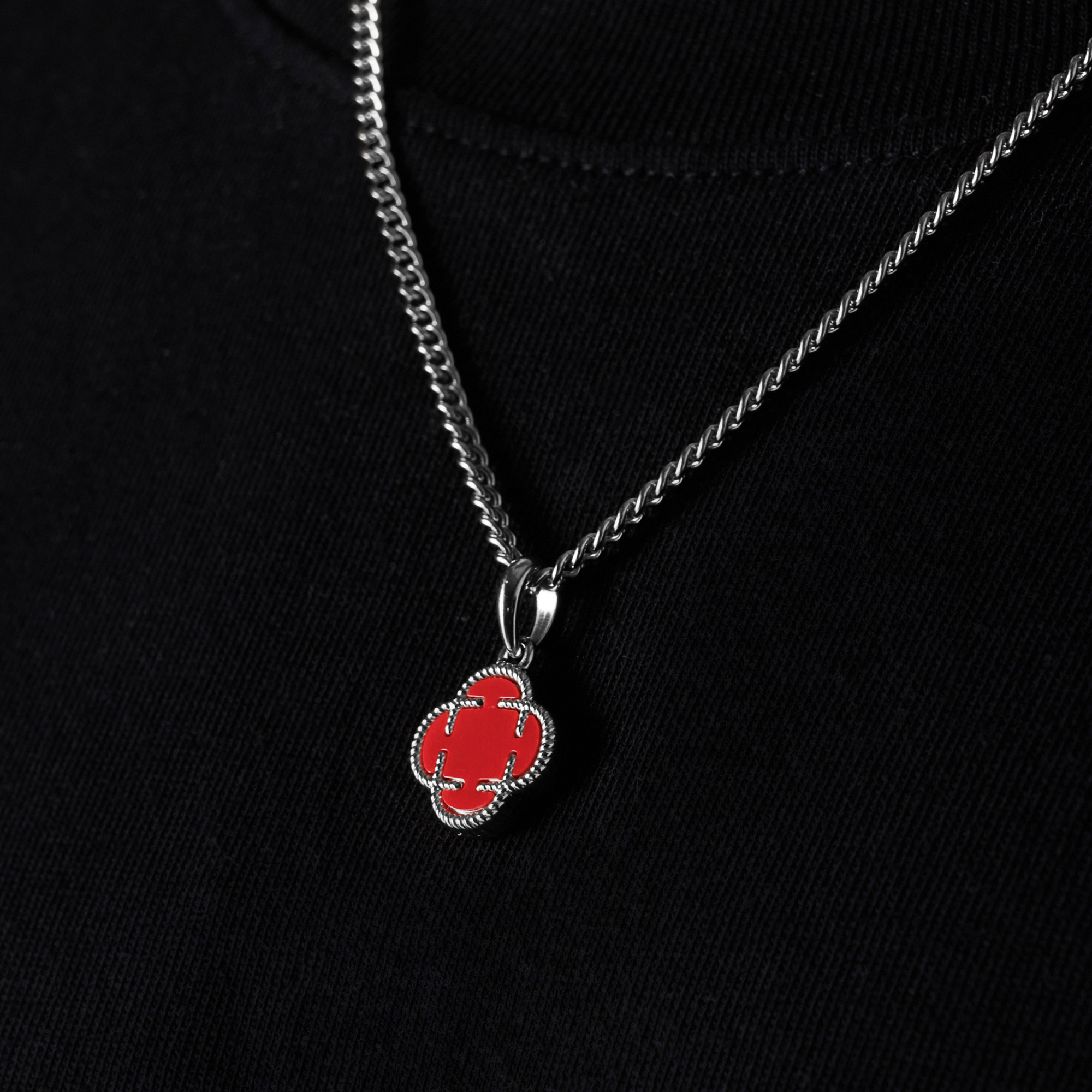 Light Red Clover Stone Pendant (Silver)